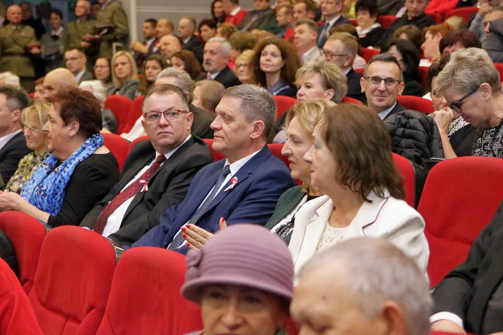 Uroczysta sesja Rady Miasta Ostrołęki [11.11.2018] - zdjęcie #45 - eOstroleka.pl