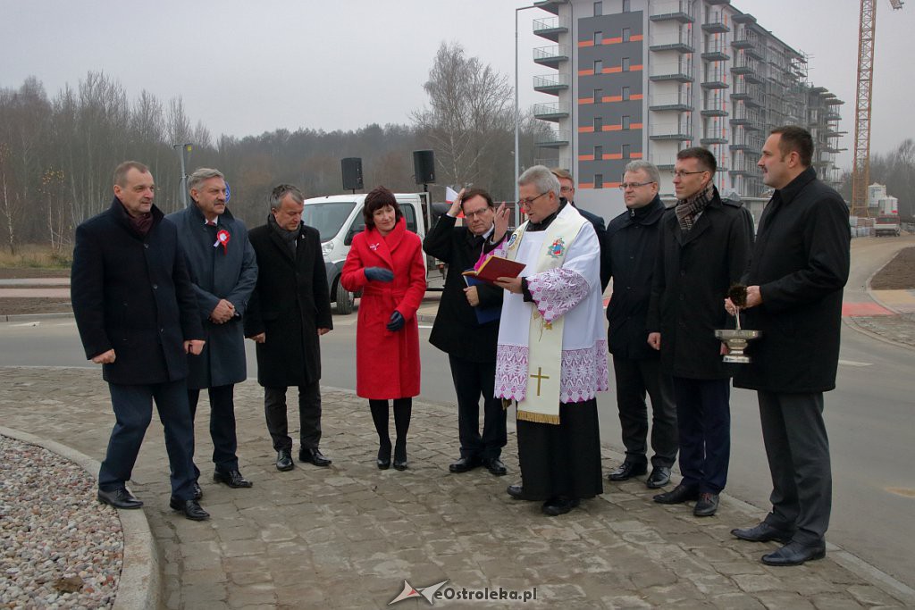 Ostrołęka: Odsłonięcie tablicy na nowym rondzie przy alei Jana Pawła II [11.11.2018] - zdjęcie #15 - eOstroleka.pl