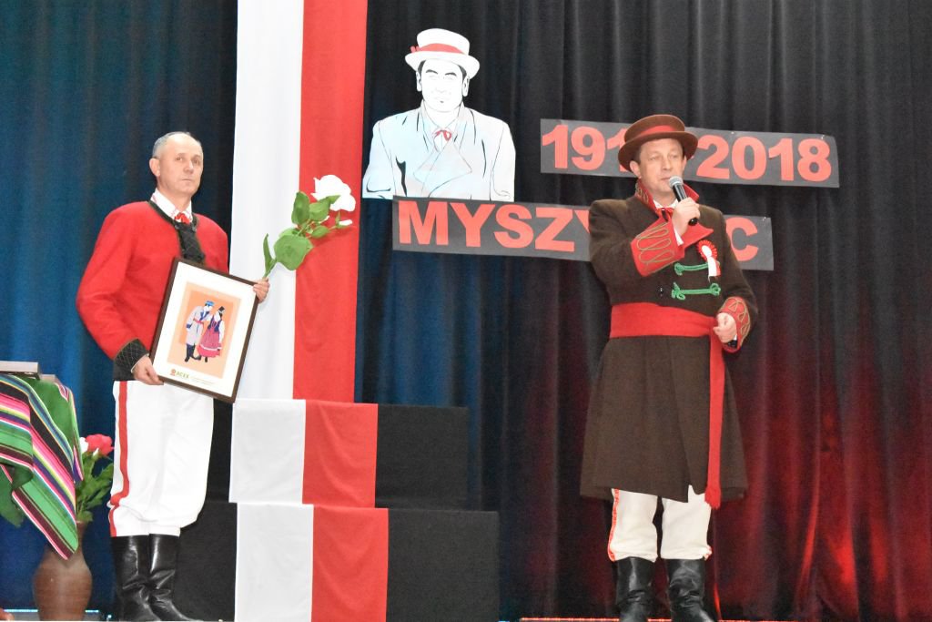 Pieśnią patriotyczną i żołnierską Myszyniec uczcił 100. rocznicę odzyskania Niepodległości [13.11.2018] - zdjęcie #9 - eOstroleka.pl