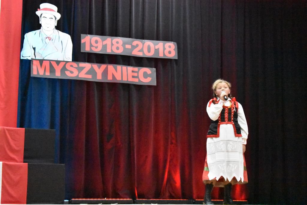 Pieśnią patriotyczną i żołnierską Myszyniec uczcił 100. rocznicę odzyskania Niepodległości [13.11.2018] - zdjęcie #12 - eOstroleka.pl