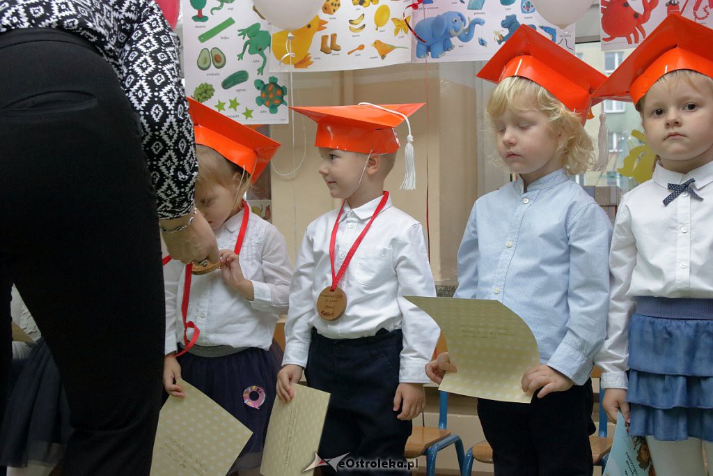 Pasowanie na przedszkolaka w Krainie Misiów [18.11.2018] - zdjęcie #93 - eOstroleka.pl