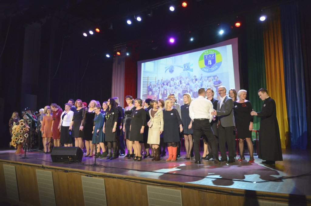Jubileusz 50-lecia istnienia ZSZ nr 4 [15.11.2018] - zdjęcie #52 - eOstroleka.pl