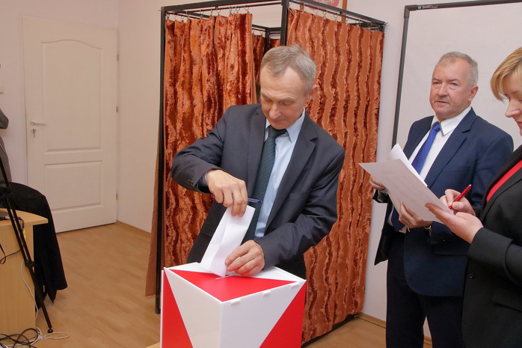 I sesja Rady Powiatu w Ostrołęce [21.11.2018] - zdjęcie #10 - eOstroleka.pl