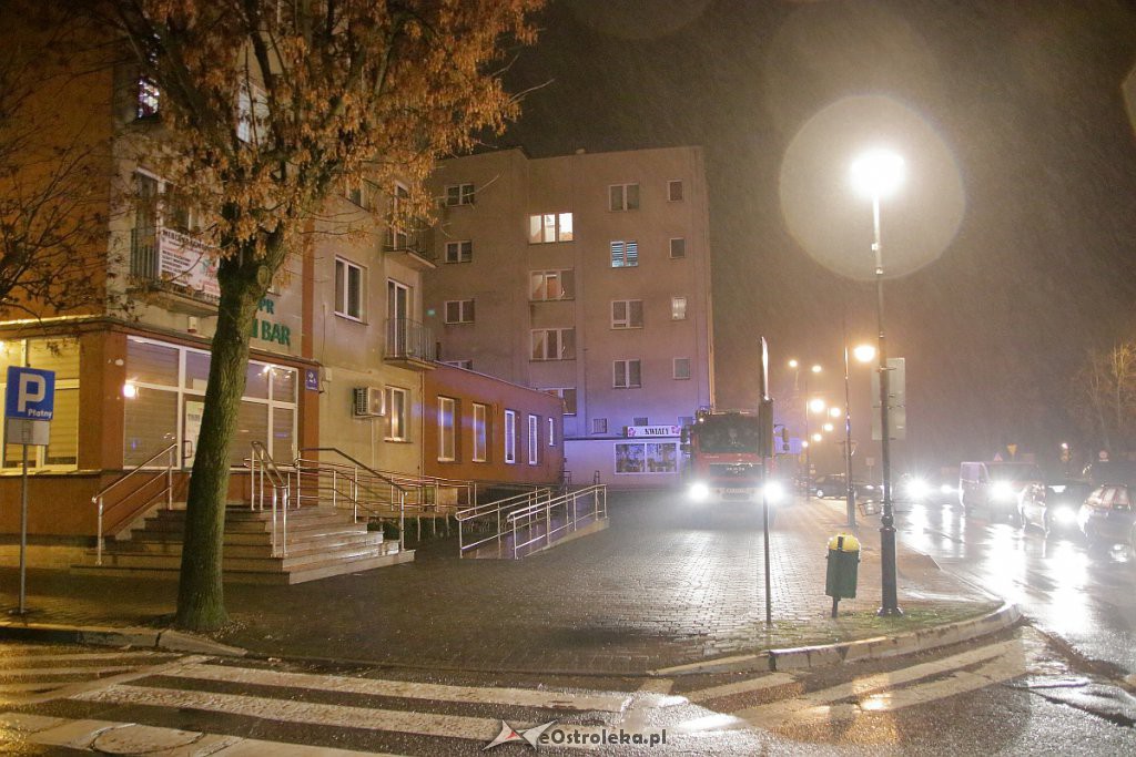 Ostrołęka: Alarm pożarowy w bloku przy ulicy Kilińskiego [03.12.2018] - zdjęcie #1 - eOstroleka.pl