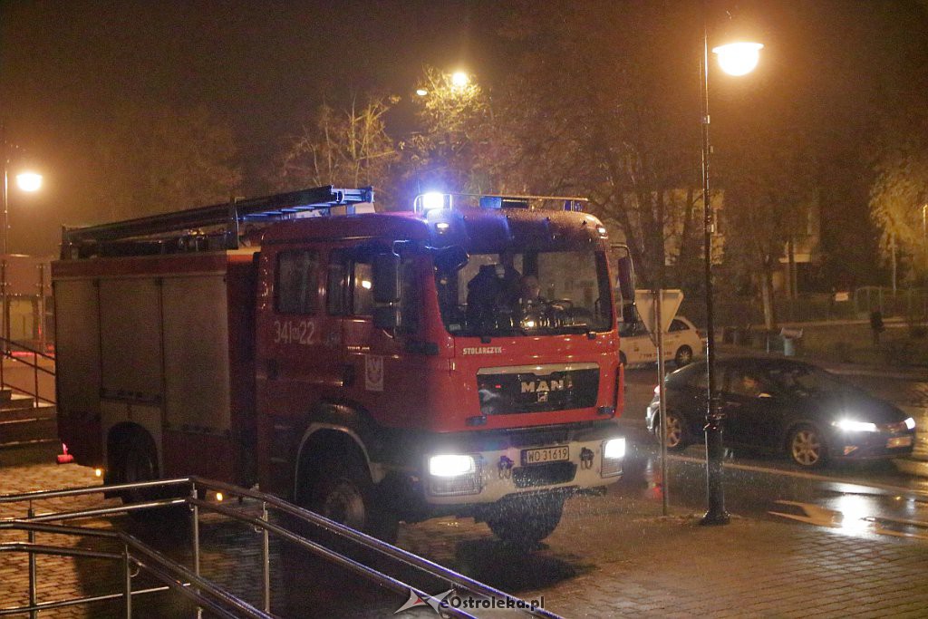 Ostrołęka: Alarm pożarowy w bloku przy ulicy Kilińskiego [03.12.2018] - zdjęcie #9 - eOstroleka.pl
