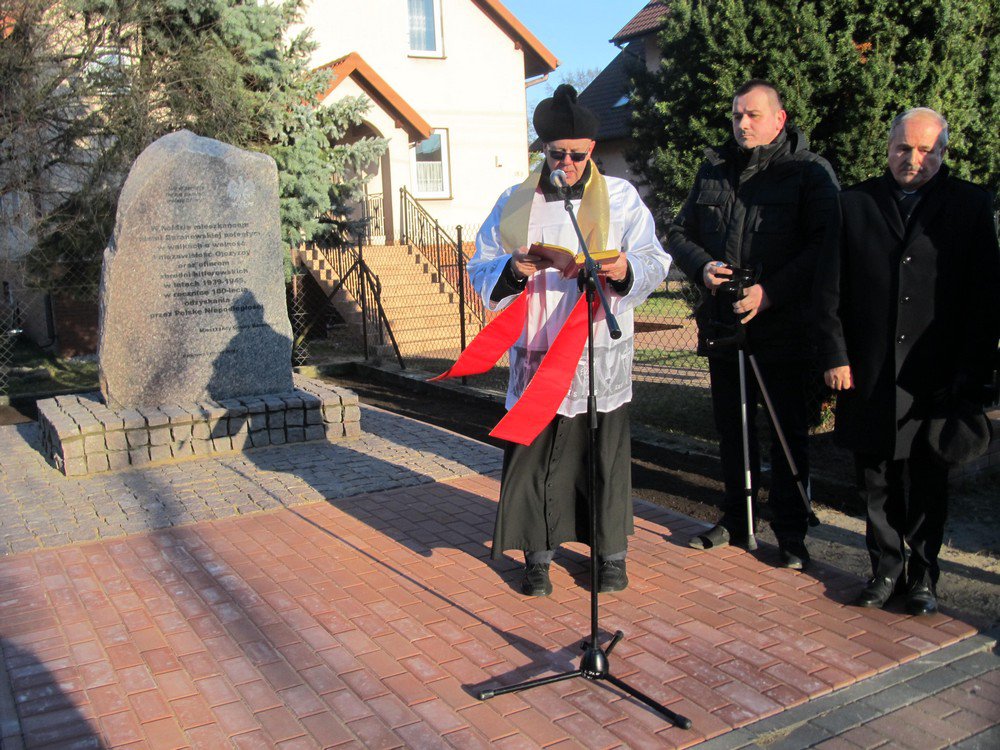 Baranowo: Odsłonięcie obelisku w hołdzie obrońców ojczyzny [30.11.2018] - zdjęcie #14 - eOstroleka.pl