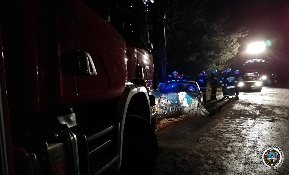 Poważny wypadek pod Nowogrodem. Trzy osoby odniosły obrażenia [05.12.2018] - zdjęcie #2 - eOstroleka.pl