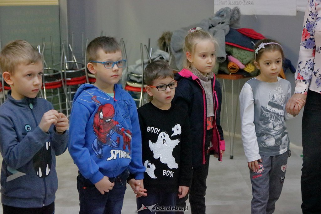Świąteczna Zbiórka Żywności 2018: Dzieci dzieciom przygotowały paczki [07.12.2018] - zdjęcie #6 - eOstroleka.pl