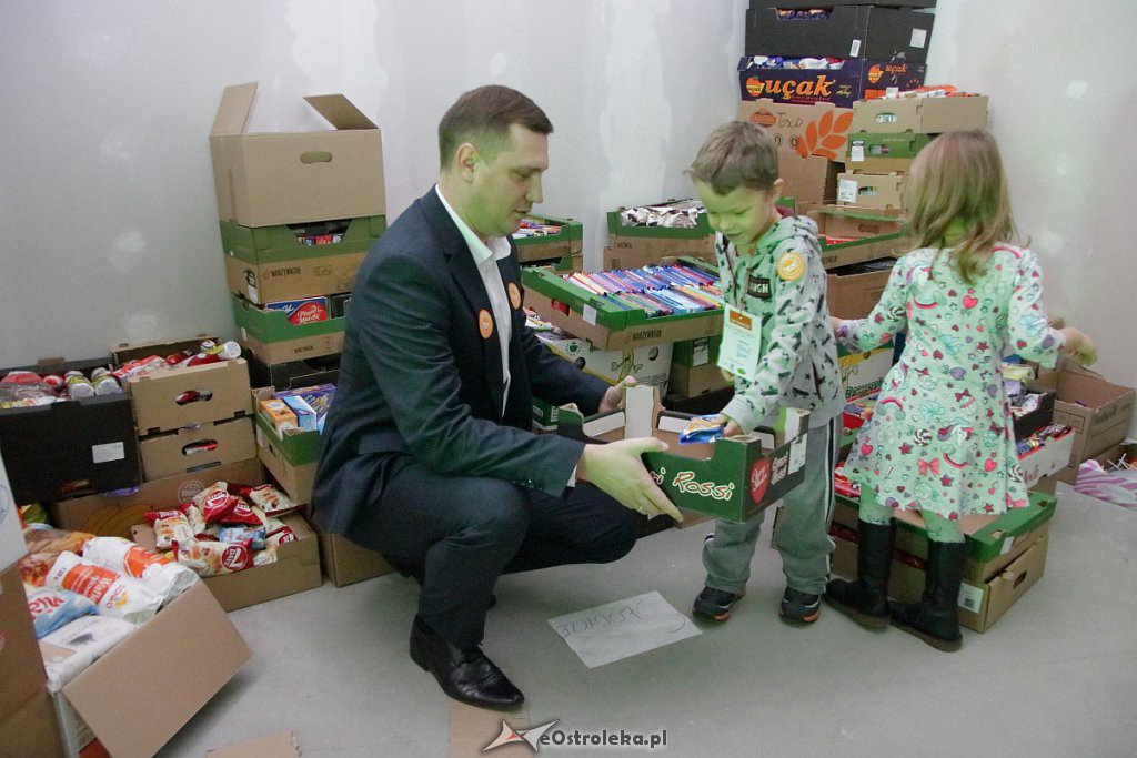 Świąteczna Zbiórka Żywności 2018: Dzieci dzieciom przygotowały paczki [07.12.2018] - zdjęcie #22 - eOstroleka.pl