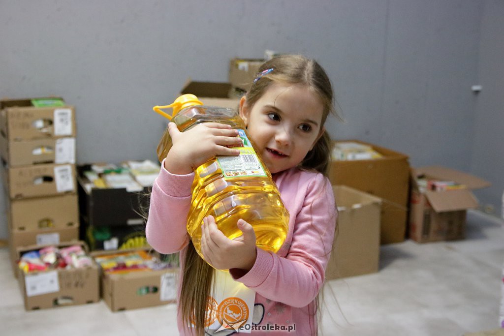 Świąteczna Zbiórka Żywności 2018: Dzieci dzieciom przygotowały paczki [07.12.2018] - zdjęcie #39 - eOstroleka.pl