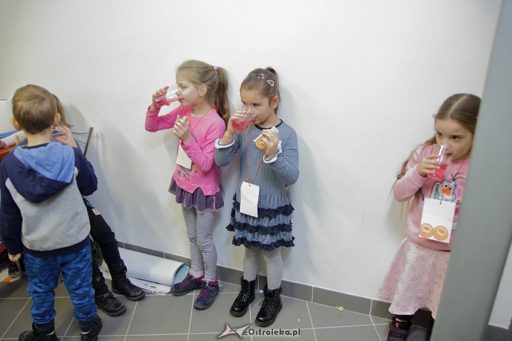 Świąteczna Zbiórka Żywności 2018: Dzieci dzieciom przygotowały paczki [07.12.2018] - zdjęcie #43 - eOstroleka.pl