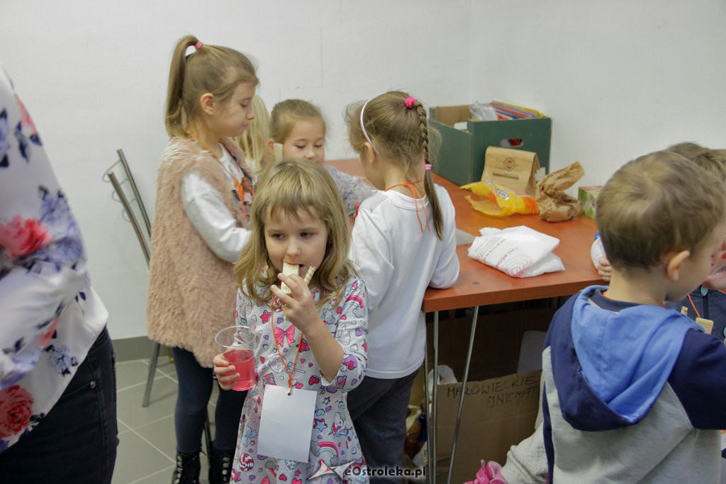 Świąteczna Zbiórka Żywności 2018: Dzieci dzieciom przygotowały paczki [07.12.2018] - zdjęcie #45 - eOstroleka.pl