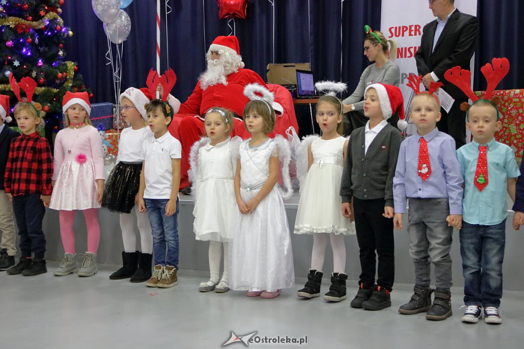 Mikołajki w Hali targowej Feniks [08.12.2018] - zdjęcie #15 - eOstroleka.pl