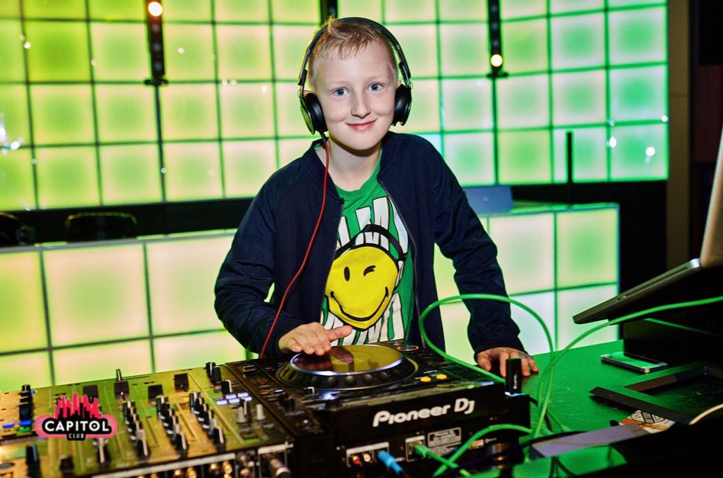 Mikołajkowe Kinder Party w Clubie Capitol Sypniewo [09.12.2018] - zdjęcie #283 - eOstroleka.pl