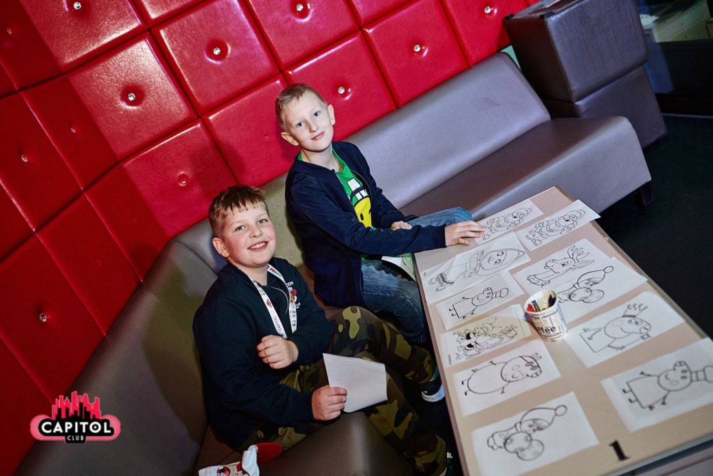 Mikołajkowe Kinder Party w Clubie Capitol Sypniewo [09.12.2018] - zdjęcie #14 - eOstroleka.pl