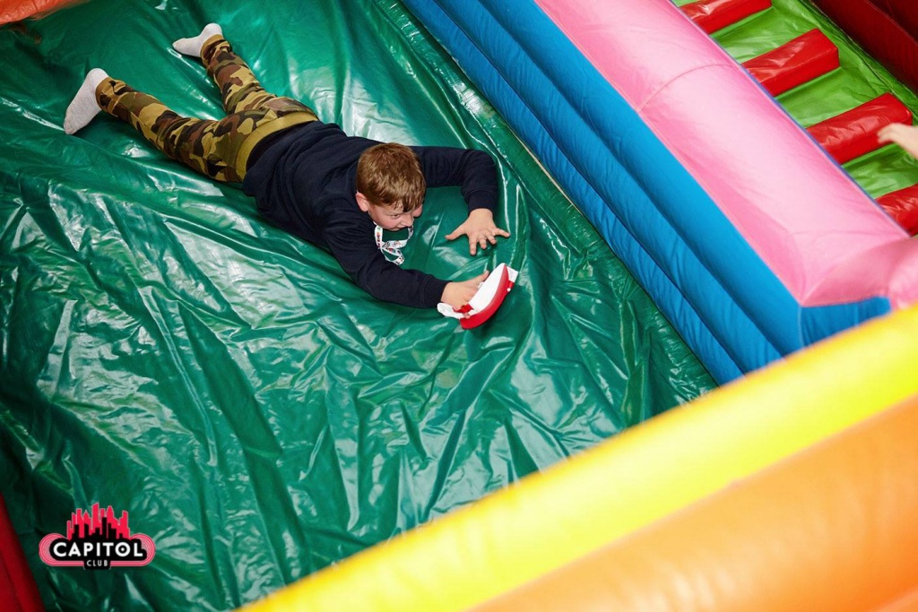 Mikołajkowe Kinder Party w Clubie Capitol Sypniewo [09.12.2018] - zdjęcie #2 - eOstroleka.pl