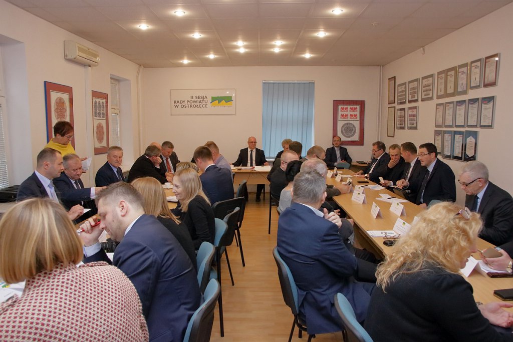 II sesja Rady Powiatu w Ostrołęce [10.12.2018] - zdjęcie #1 - eOstroleka.pl