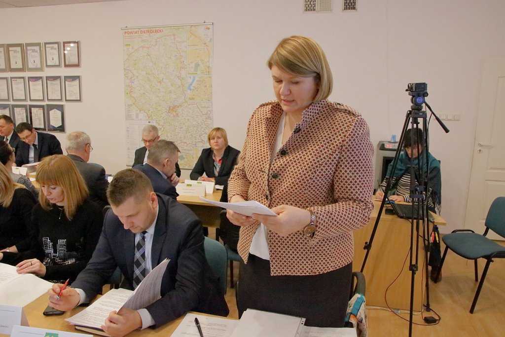 II sesja Rady Powiatu w Ostrołęce [10.12.2018] - zdjęcie #18 - eOstroleka.pl