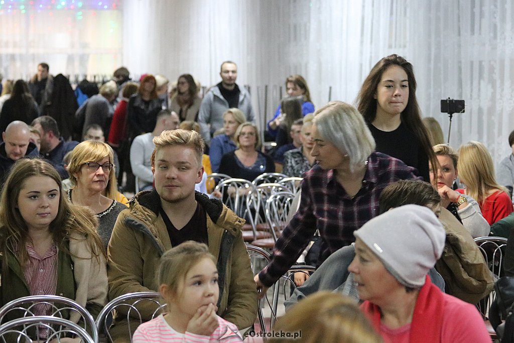 Koncert charytatywny w SP 5 [13.12.2018] - zdjęcie #16 - eOstroleka.pl