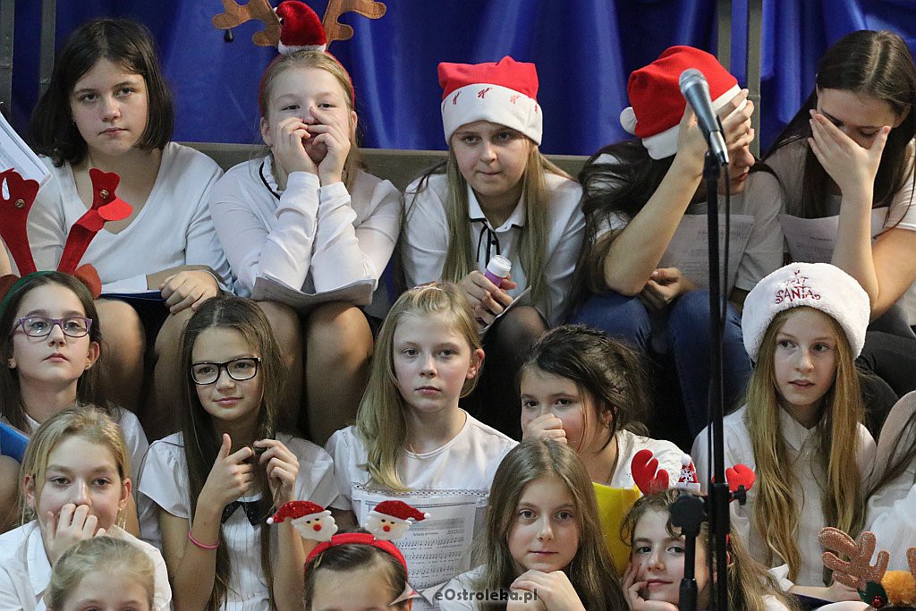 Koncert charytatywny w SP 5 [13.12.2018] - zdjęcie #19 - eOstroleka.pl