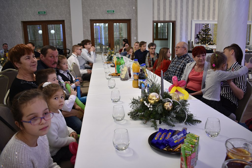 Wigilijne spotkanie powiatowych rodzin zastępczych [14.12.2018] - zdjęcie #1 - eOstroleka.pl
