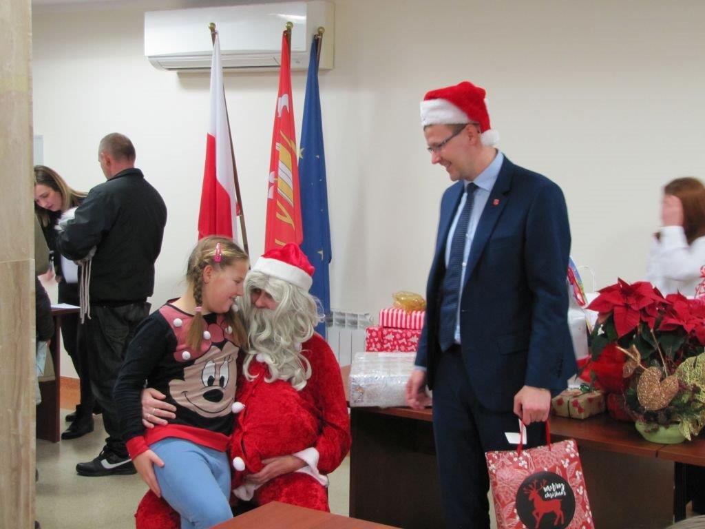 Mikołaj nie zapomniał o dzieciach z Rzekunia i Troszyna [23.12.2018] - zdjęcie #6 - eOstroleka.pl