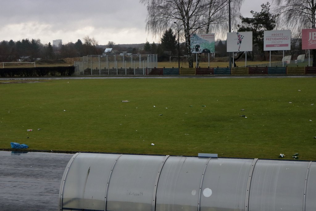 Stadion miejski po zabawie sylwestrowej [01.01.2019] - zdjęcie #25 - eOstroleka.pl