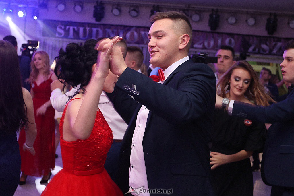 Studniówka ZSZ 1 w Ostrołęce [05.01.2019] - zdjęcie #153 - eOstroleka.pl