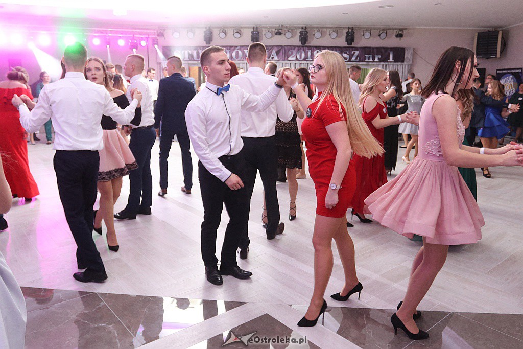 Studniówka ZSZ 1 w Ostrołęce [05.01.2019] - zdjęcie #55 - eOstroleka.pl