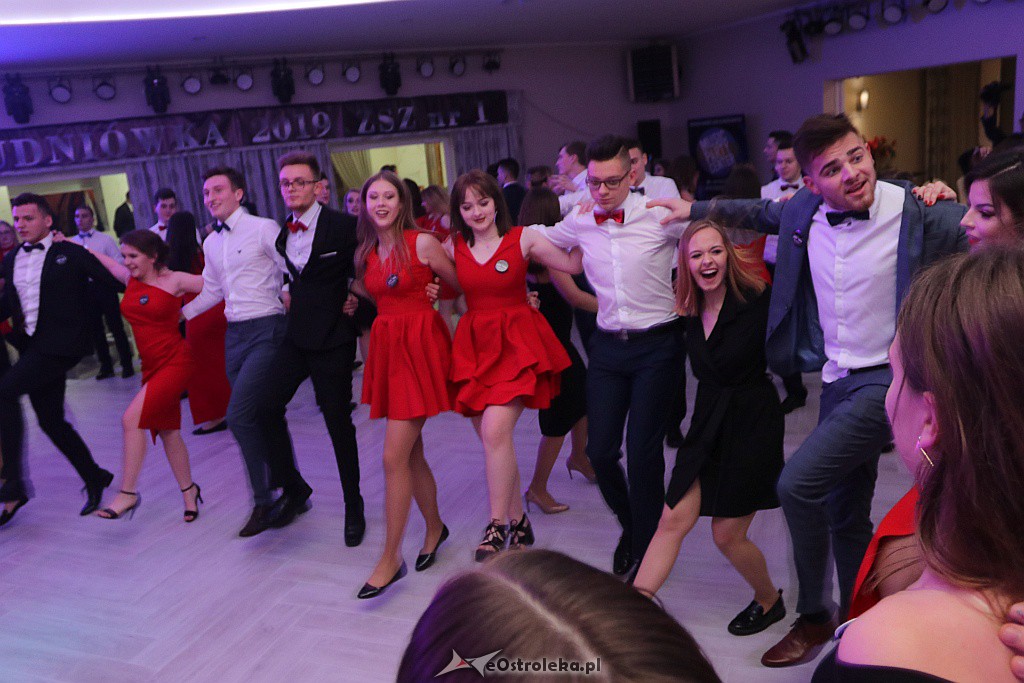 Studniówka ZSZ 1 w Ostrołęce [05.01.2019] - zdjęcie #13 - eOstroleka.pl