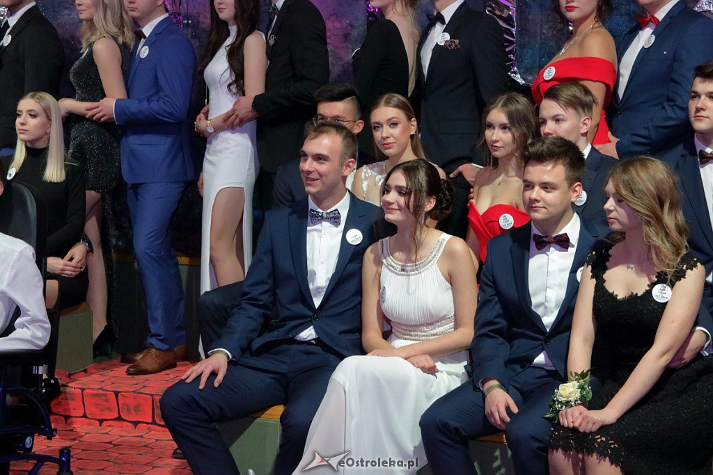 „Baśniowa” studniówka w III LO [05.01.2019] - zdjęcie #103 - eOstroleka.pl