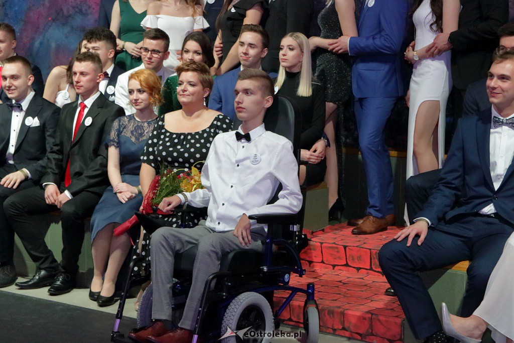 „Baśniowa” studniówka w III LO [05.01.2019] - zdjęcie #102 - eOstroleka.pl