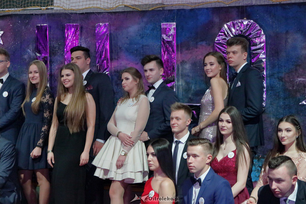 „Baśniowa” studniówka w III LO [05.01.2019] - zdjęcie #70 - eOstroleka.pl