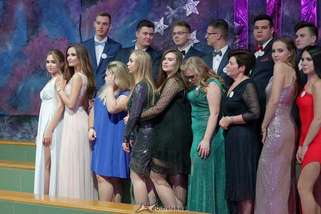 „Baśniowa” studniówka w III LO [05.01.2019] - zdjęcie #61 - eOstroleka.pl