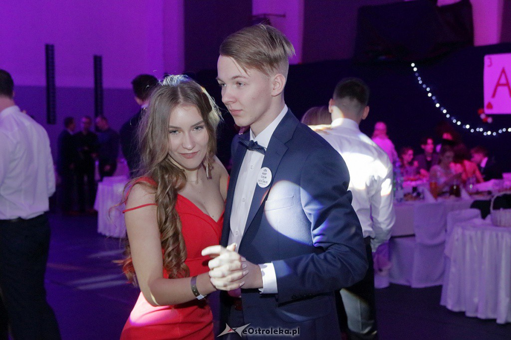„Baśniowa” studniówka w III LO [05.01.2019] - zdjęcie #30 - eOstroleka.pl