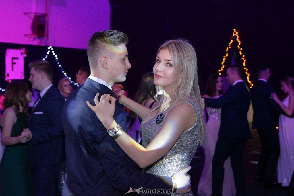 „Baśniowa” studniówka w III LO [05.01.2019] - zdjęcie #29 - eOstroleka.pl
