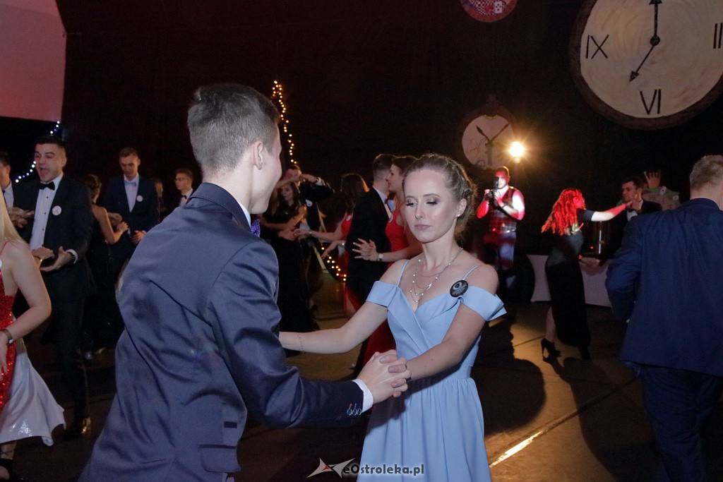 „Baśniowa” studniówka w III LO [05.01.2019] - zdjęcie #22 - eOstroleka.pl