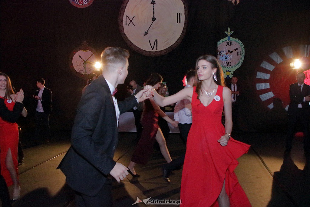 „Baśniowa” studniówka w III LO [05.01.2019] - zdjęcie #18 - eOstroleka.pl