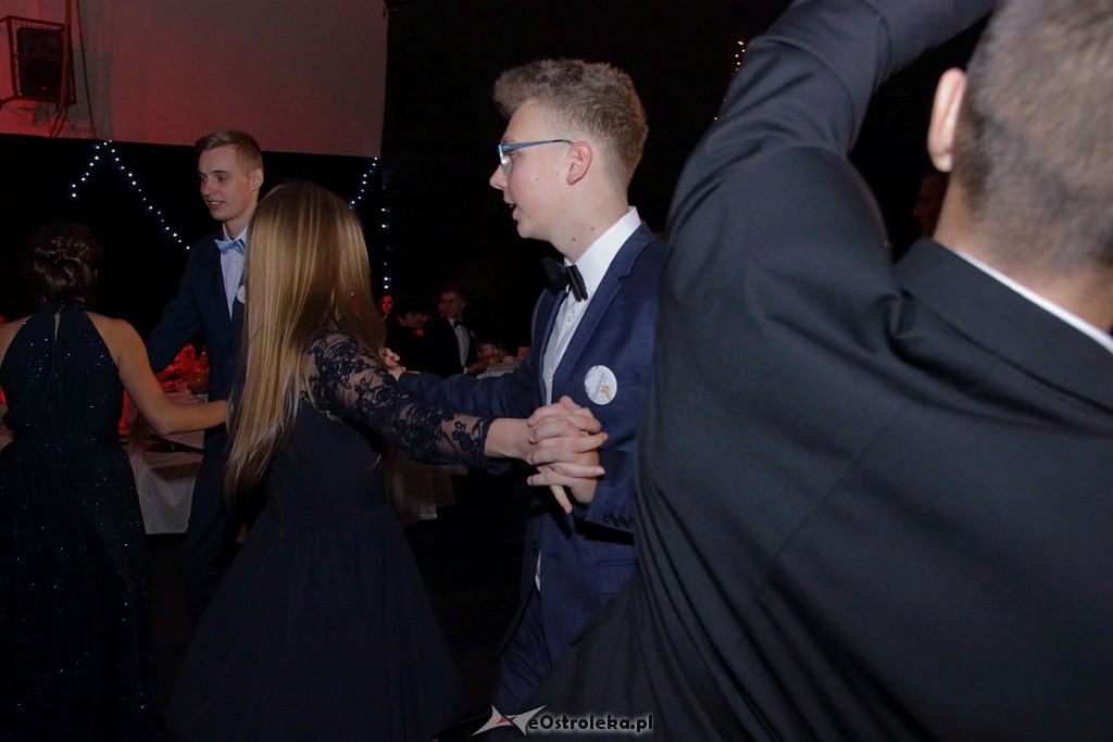 „Baśniowa” studniówka w III LO [05.01.2019] - zdjęcie #16 - eOstroleka.pl
