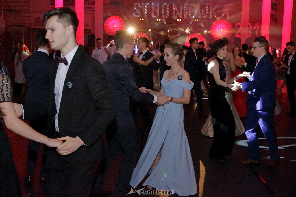 „Baśniowa” studniówka w III LO [05.01.2019] - zdjęcie #11 - eOstroleka.pl
