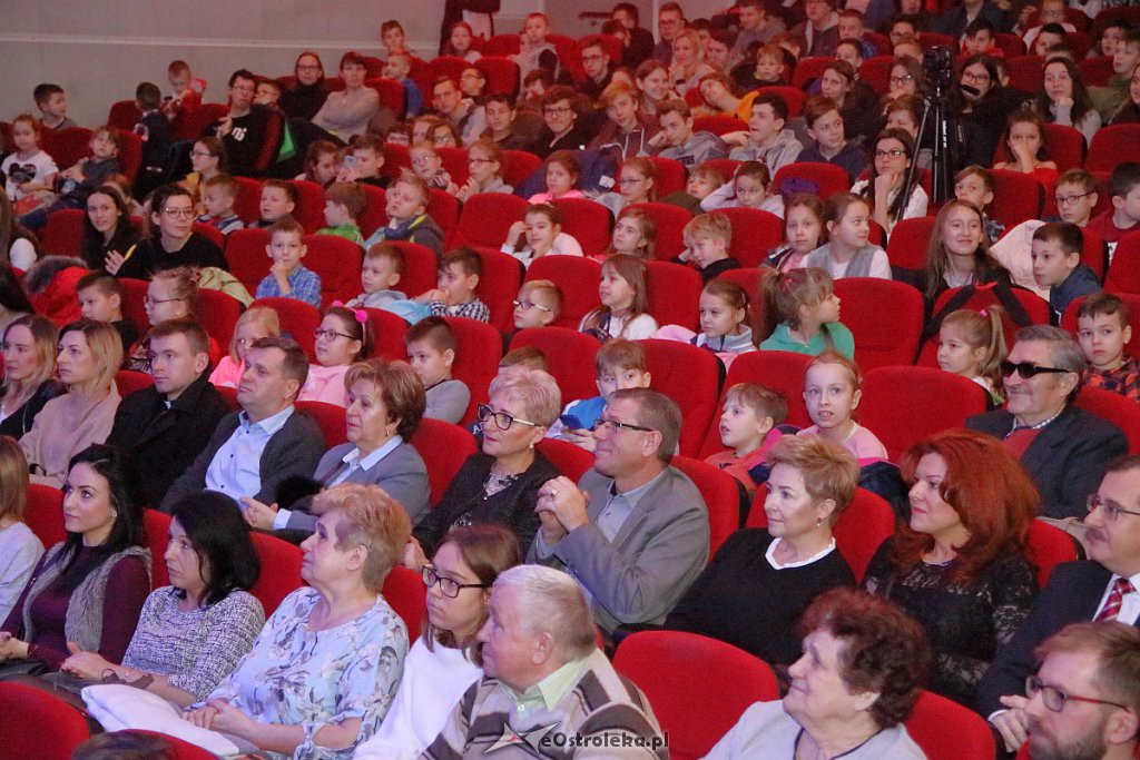Charytatywny koncert uczniów „dziesiątki w OCK [08.01.2019] - zdjęcie #9 - eOstroleka.pl