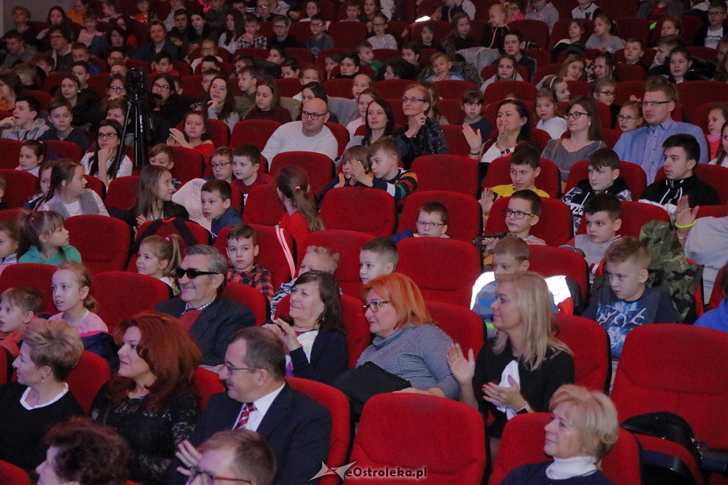 Charytatywny koncert uczniów „dziesiątki w OCK [08.01.2019] - zdjęcie #10 - eOstroleka.pl