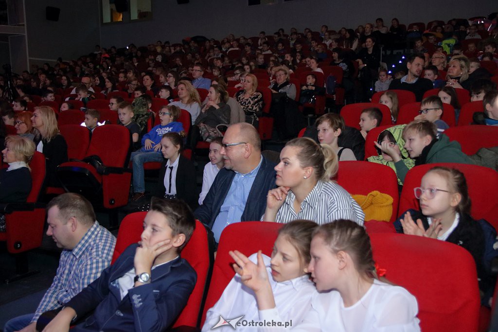 Charytatywny koncert uczniów „dziesiątki w OCK [08.01.2019] - zdjęcie #15 - eOstroleka.pl