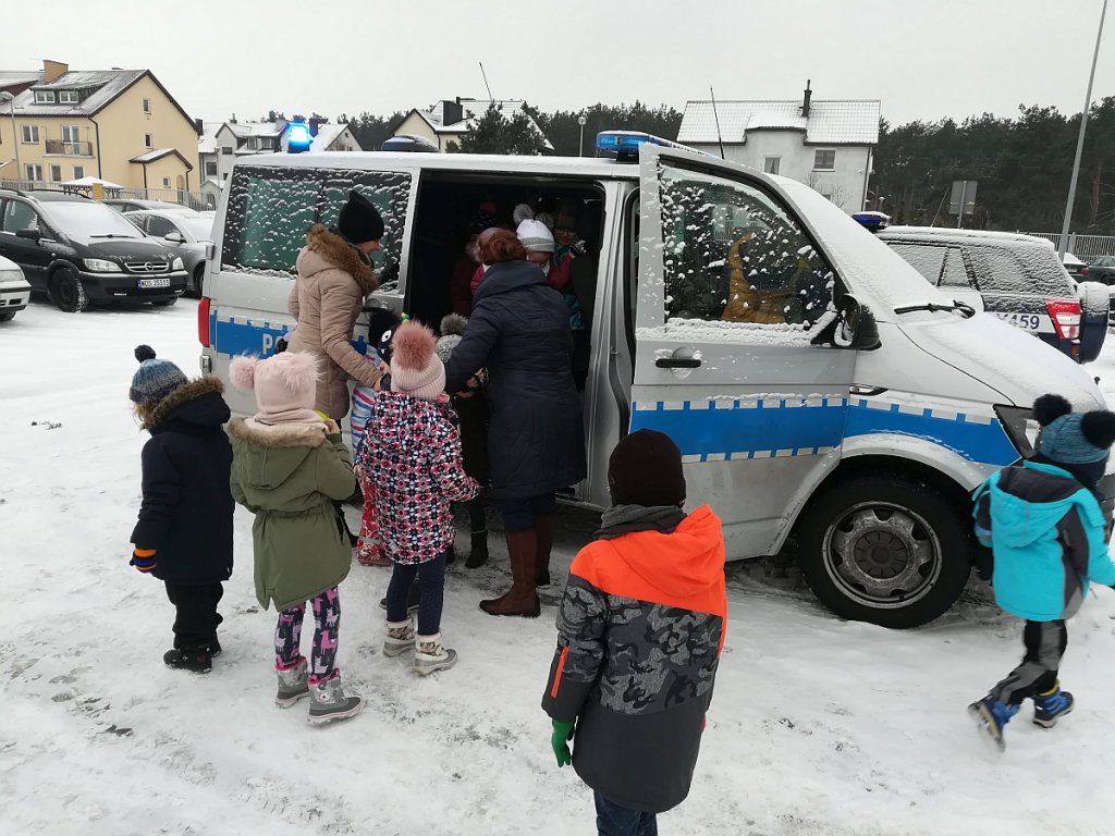 Przedszkolaki z „dziewiątki” z wizytą u ostrołęckich policjantów [09.01.2019] - zdjęcie #2 - eOstroleka.pl