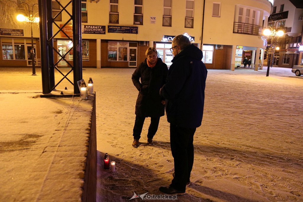 Ostrołęczanie uczcili pamięć Pawła Adamowicza, zamordowanego prezydenta Gdańska [14.01.2019] - zdjęcie #1 - eOstroleka.pl