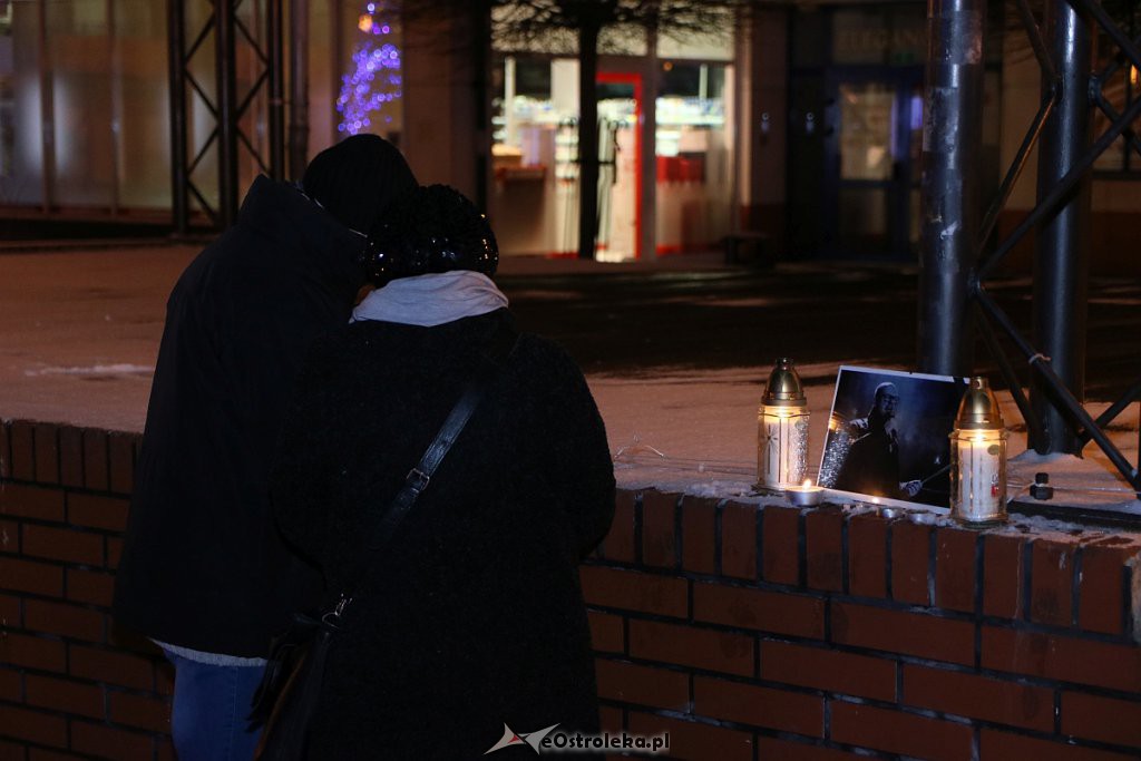 Ostrołęczanie uczcili pamięć Pawła Adamowicza, zamordowanego prezydenta Gdańska [14.01.2019] - zdjęcie #4 - eOstroleka.pl