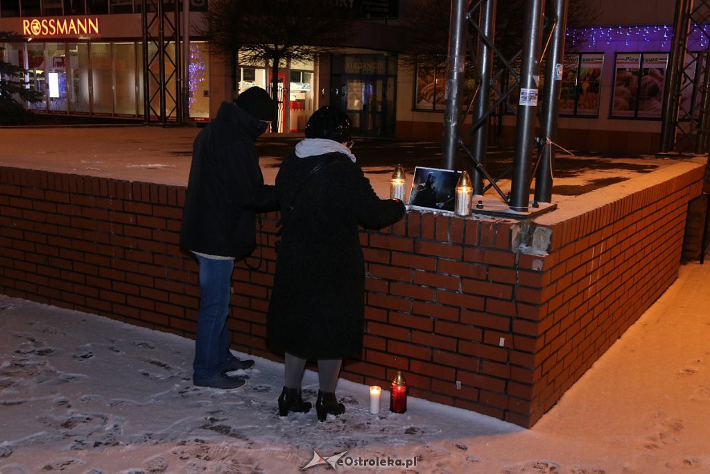 Ostrołęczanie uczcili pamięć Pawła Adamowicza, zamordowanego prezydenta Gdańska [14.01.2019] - zdjęcie #5 - eOstroleka.pl