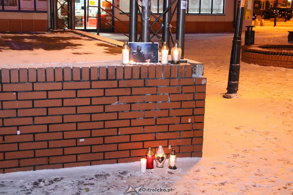 Ostrołęczanie uczcili pamięć Pawła Adamowicza, zamordowanego prezydenta Gdańska [14.01.2019] - zdjęcie #12 - eOstroleka.pl