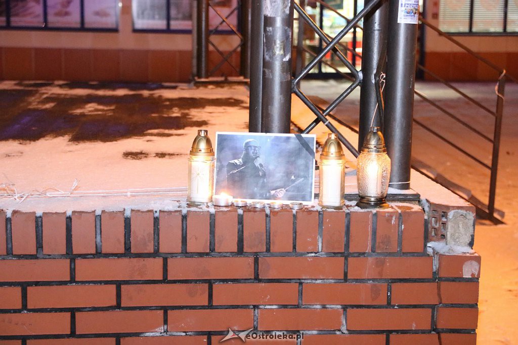 Ostrołęczanie uczcili pamięć Pawła Adamowicza, zamordowanego prezydenta Gdańska [14.01.2019] - zdjęcie #13 - eOstroleka.pl