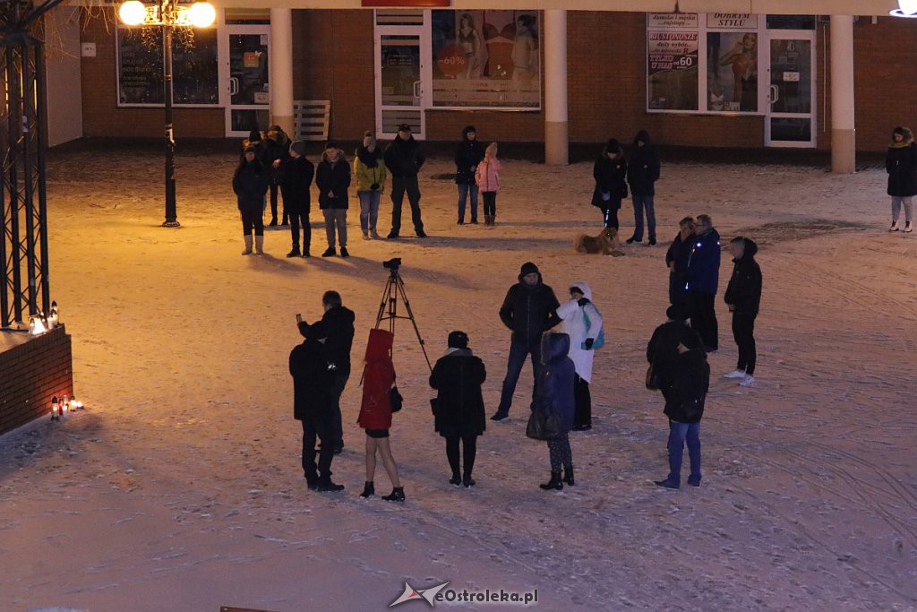 Ostrołęczanie uczcili pamięć Pawła Adamowicza, zamordowanego prezydenta Gdańska [14.01.2019] - zdjęcie #21 - eOstroleka.pl